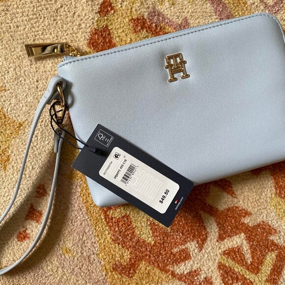 Tommy Hilfiger Light Blue Wristlit NWT - Picture 5 of 12